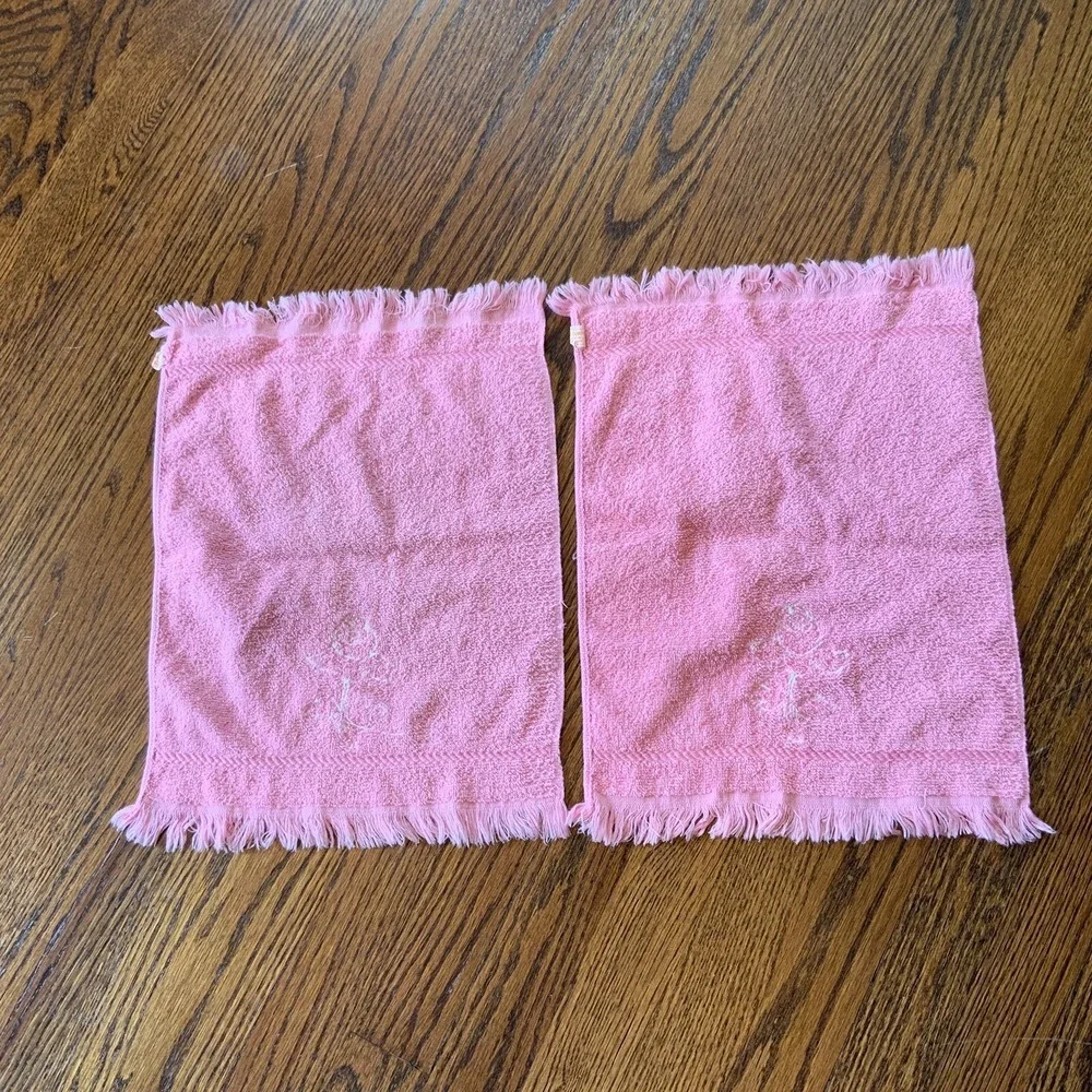 VTG Pair Retro Floral  Pink Hand Towels Callaway 60s 70s Fringe Rose Embroidered